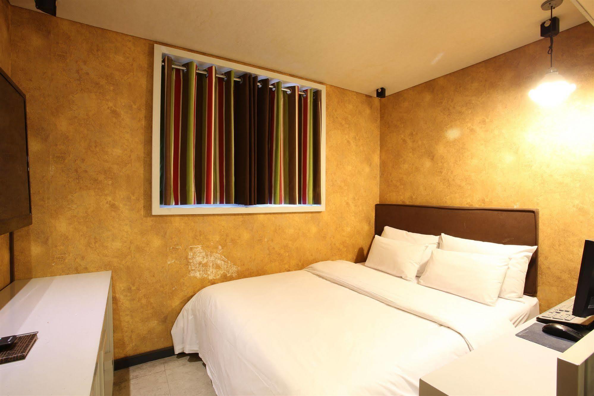 Motel Baron De Paris 2*