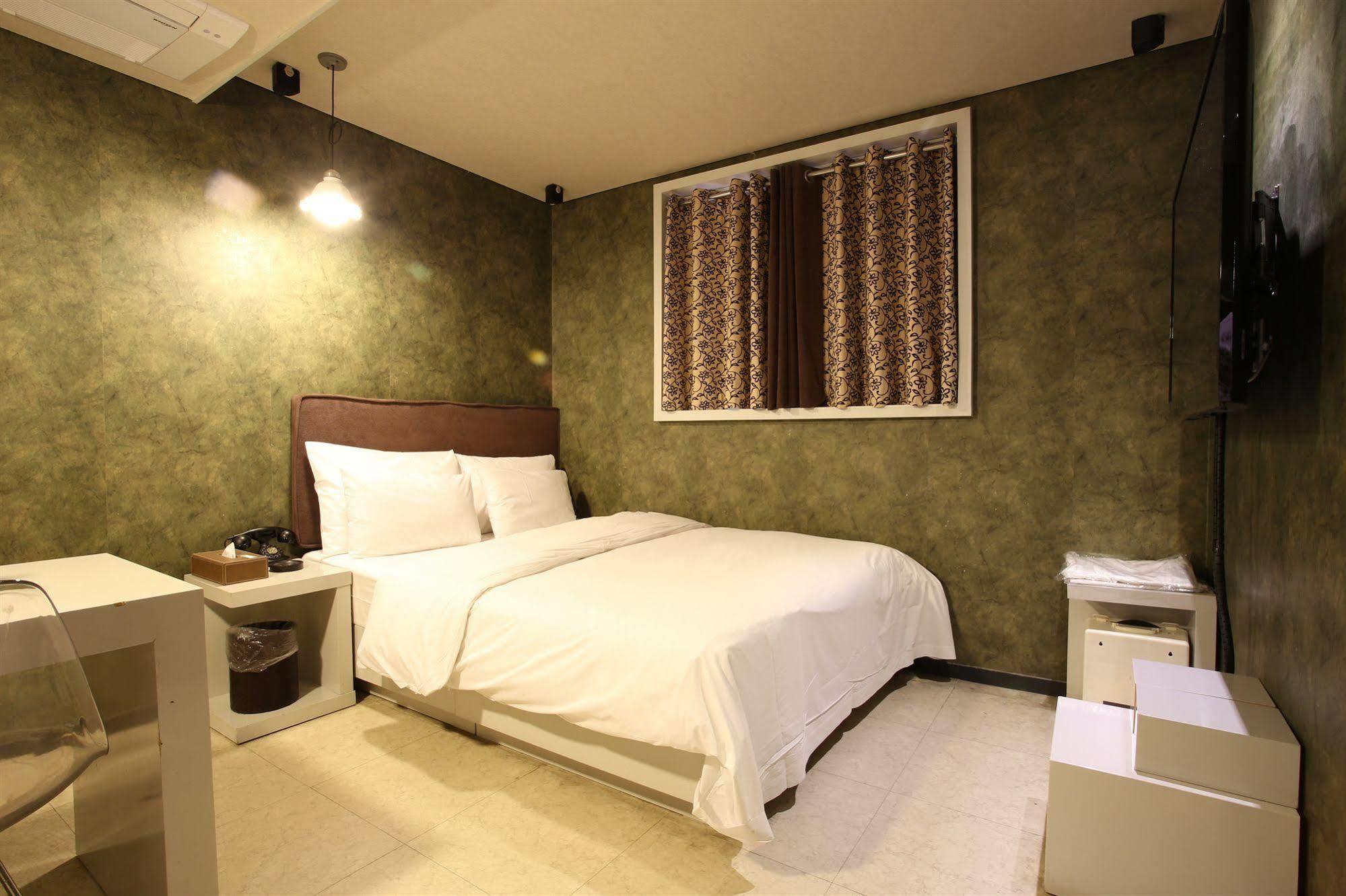 Motel Baron De Paris